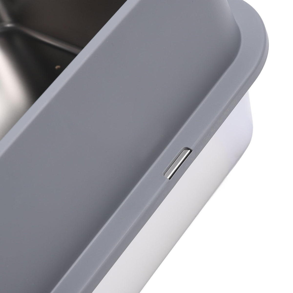 Stainless Steel Enclosed Litter Box with Lid G815