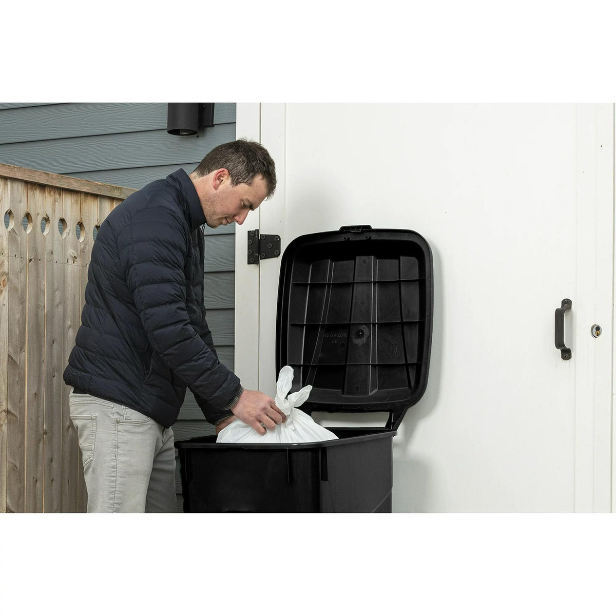 Black 45-Gallons Plastic Wheeled Trash Can with Lid F498
